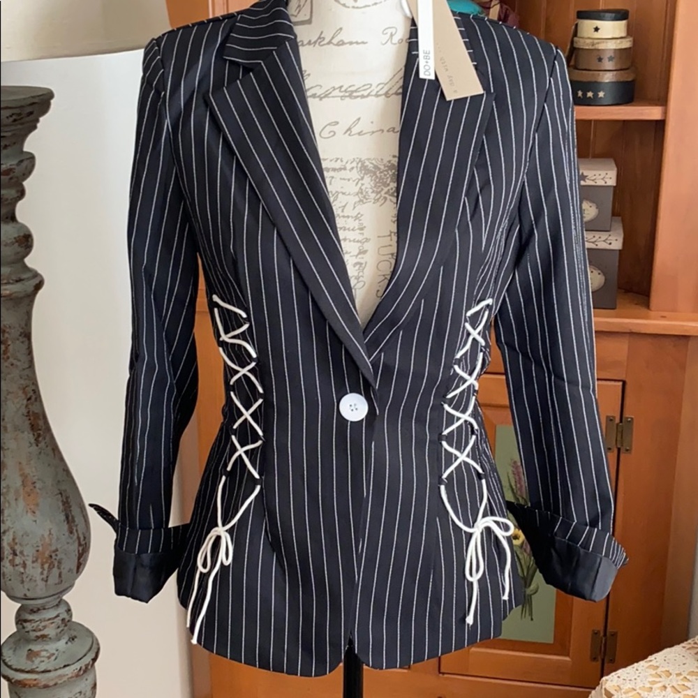 Beautiful Blazer - Picture 6 of 10
